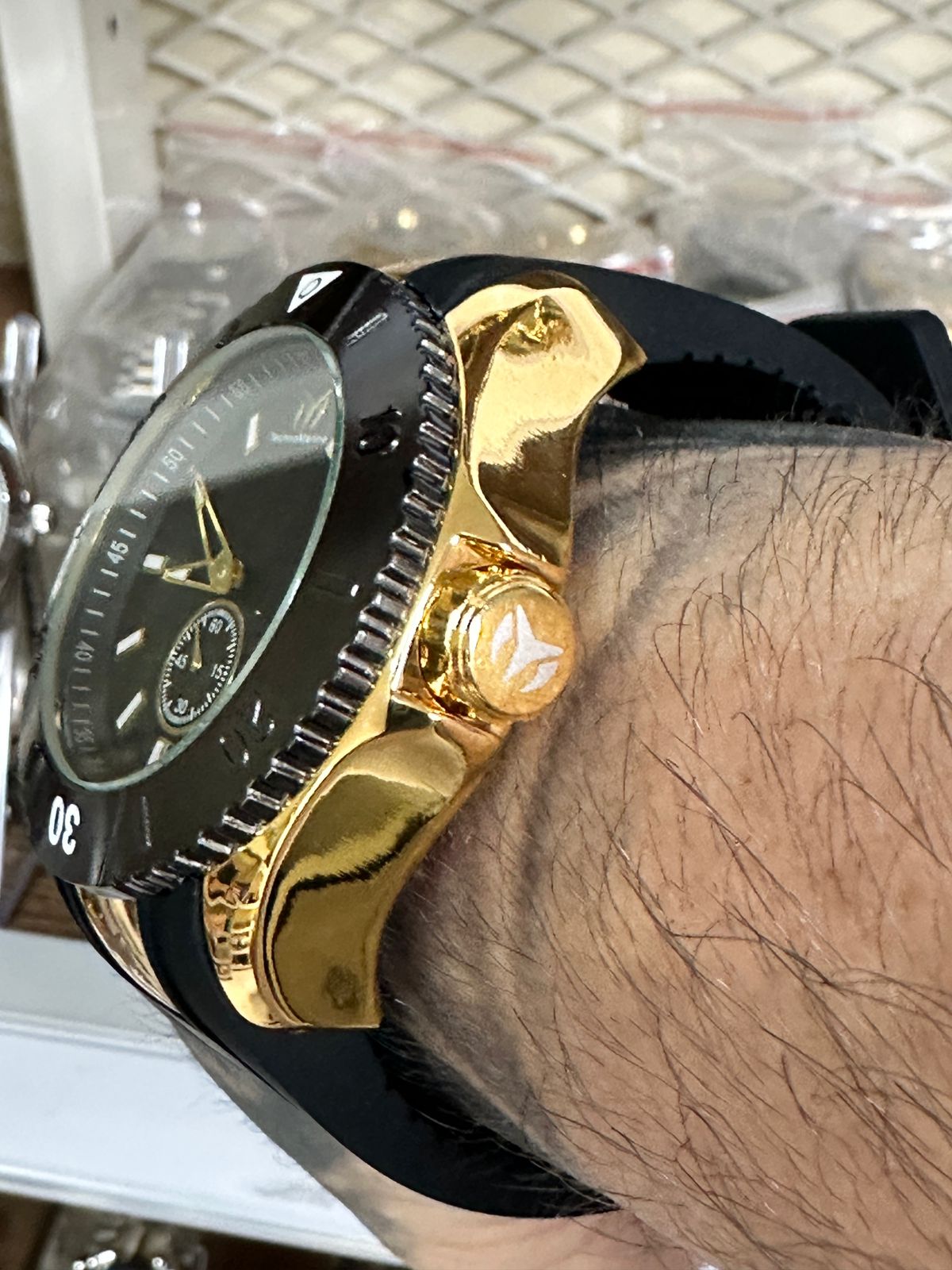 Techno Dial Balck Caja Gold